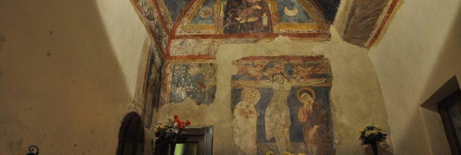 La piccola cappella con affreschi trecenteschi nelle'eremo di S. Onofrio al Morrone