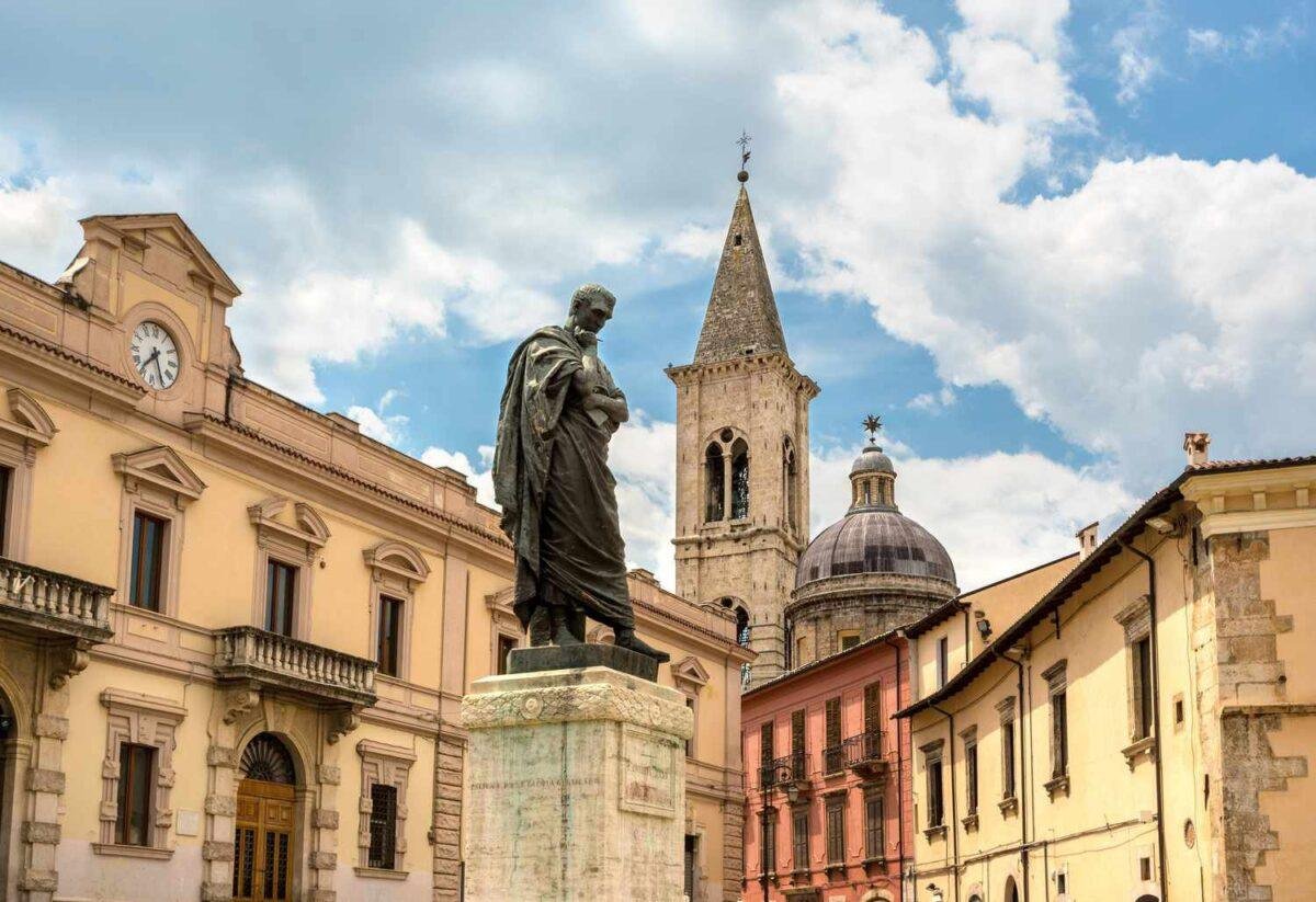 La capitale delle città del tempo perso. cover