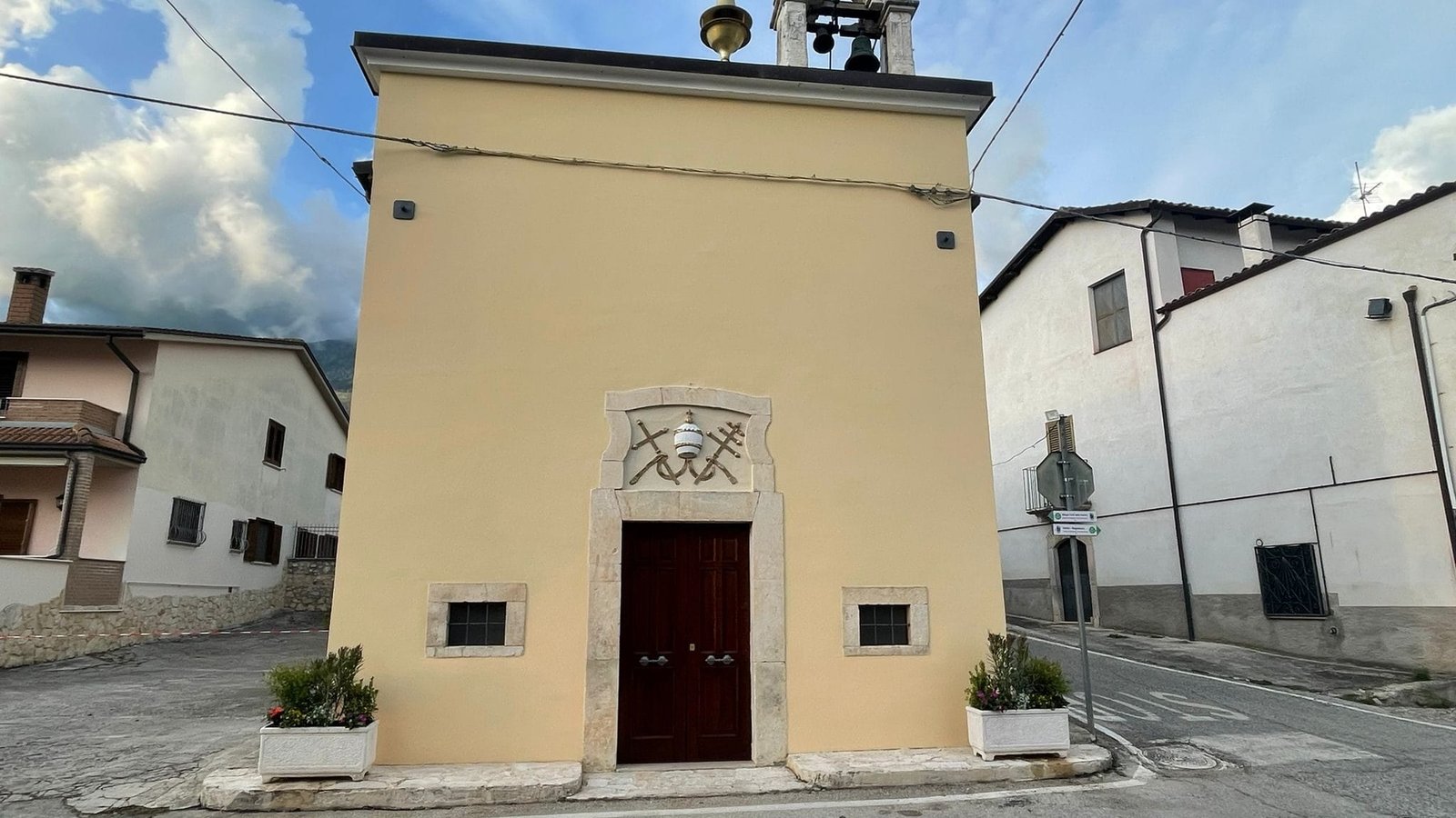 facciata restaurata chiesa San Pietro Celestino V - Bagnaturo